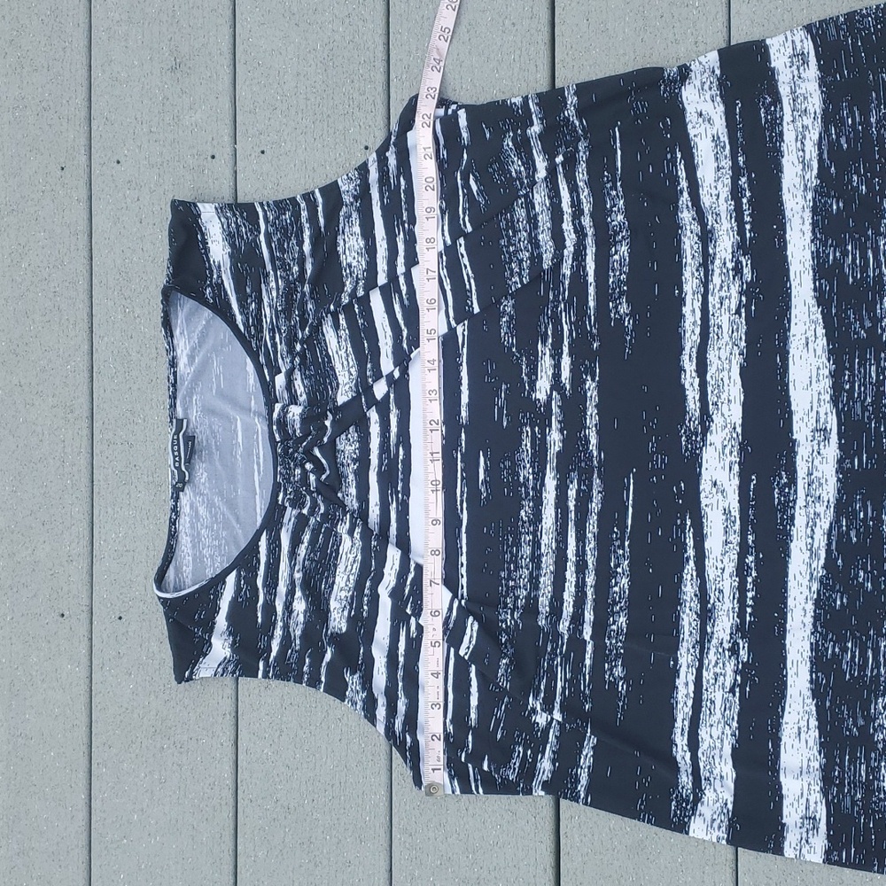 Basque Striped Sleeveless Stretch Material Dress - Picture 5 of 10
